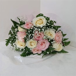 Bouquet 12 rosas (rosa e branca)